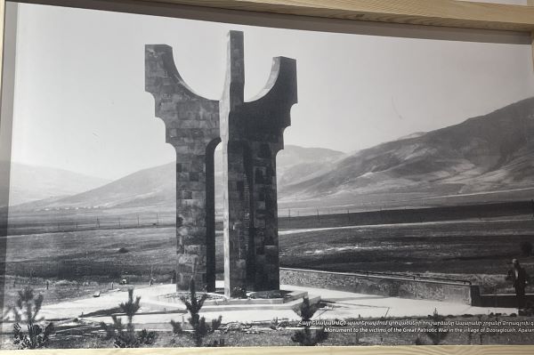 Martin-Miqaelyan-100-19-LN..jpg 300x400