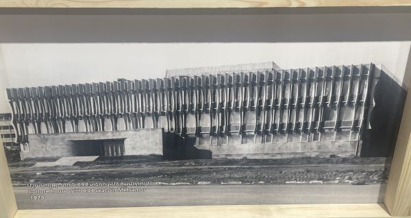 Martin-Miqaelyan-100-9-LN.jpg 300x400