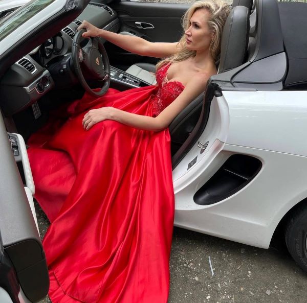 Mrs.-Supranational-2025-7-LN.jpg 300x400