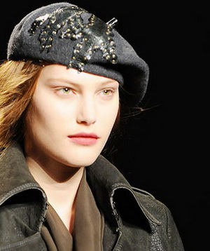 beret-6-1-LN.jpg 600x580