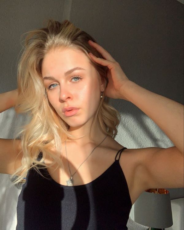 golden-hour-blonde -5-LN.jpg 300x400
