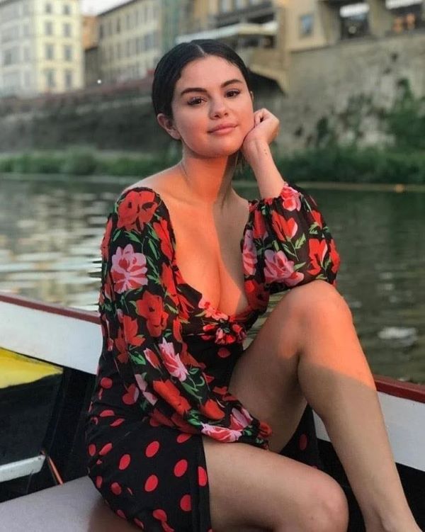 selena-gomes-01-LN 300x400